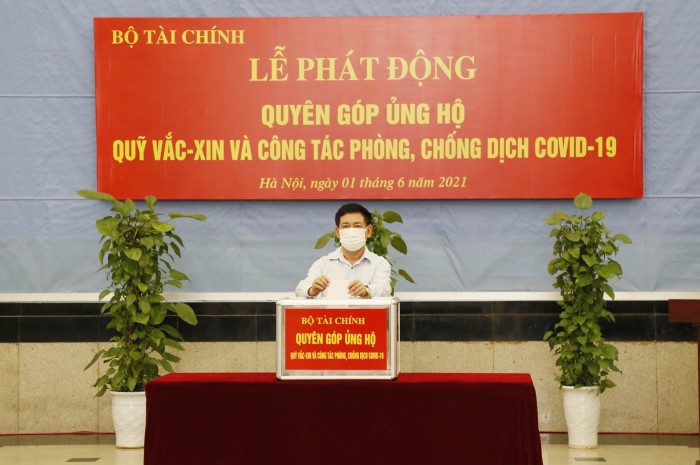 Bộ Tài chính quyên góp, ủng hộ Quỹ vắc xin và công tác phòng, chống dịch Covid-19