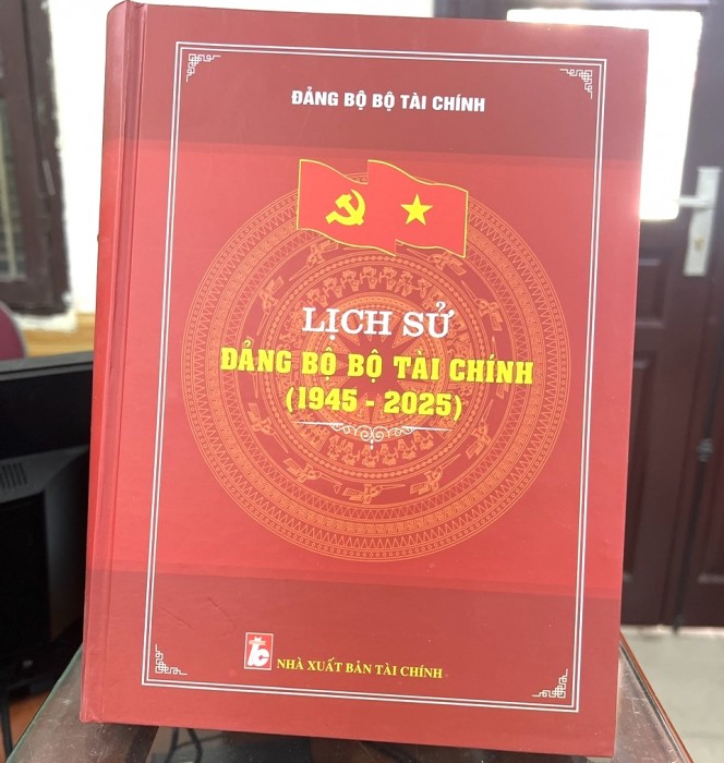 Ra mắt cuốn sách Lịch sử Đảng bộ Bộ Tài chính 1945 – 2025: Dấu ấn đặc biệt chào mừng 80 năm thành lập ngành Tài chính