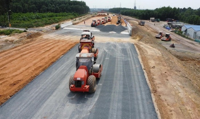 Bài 2: “Bắt đúng bệnh” để hóa giải nghịch lý “có tiền mà không tiêu được”