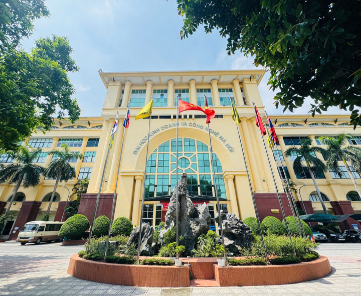 Trường Đại học Kinh doanh và Công nghệ HN công bố điểm sàn xét tuyển 2025 - Ảnh 1