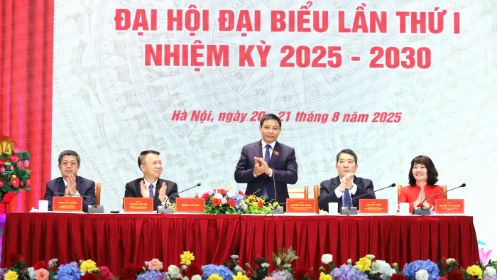 Đoàn kết, trách nhiệm, quyết tâm thực hiện thắng lợi mục tiêu, nhiệm vụ nhiệm kỳ mới