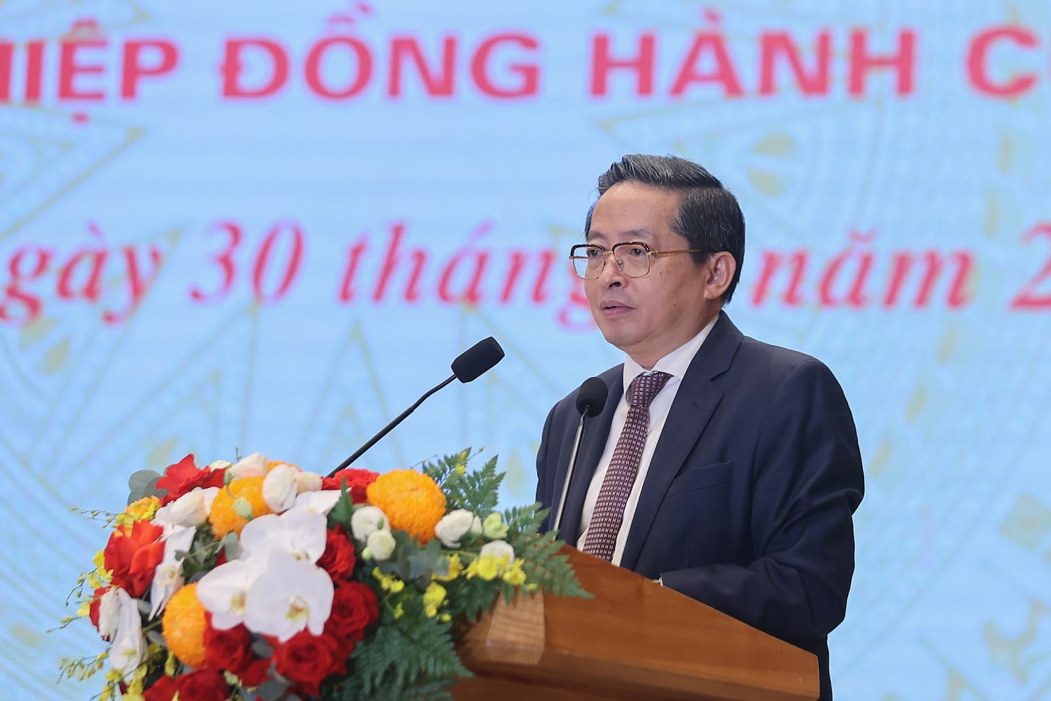 Tại Hội nghị Thủ tướng Chính phủ gặp mặt doanh nghiệp chiều 30/8, ông Trần Kim Chung - Chủ tịch Tập đoàn CT Group cam kết doanh nghiệp sẽ đồng hành cùng đất nước .