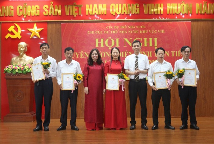 Khơi dậy sức mạnh nội sinh từ các phong trào thi đua tại Chi cục Dự trữ Nhà nước khu vực VIII