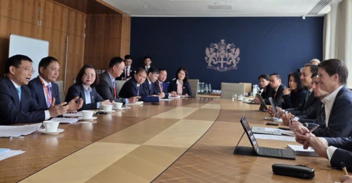 Bộ trưởng Nguyễn Văn Thắng làm việc với Lãnh đạo Sở Giao dịch Chứng khoán London và FTSE Russell