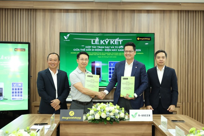 V-Green hợp tác Thế Giới Di Động triển khai 2.000 trạm sạc, tủ đổi pin xe điện