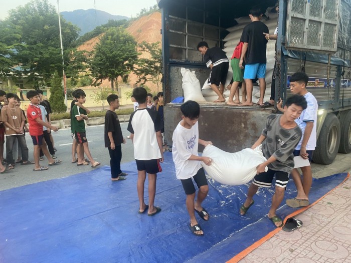 Hỗ trợ hơn 7.177 tấn gạo dự trữ quốc gia cho học sinh, học viên