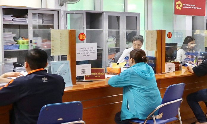 Bài 2: Cần mở rộng chính sách đến mọi người lao động