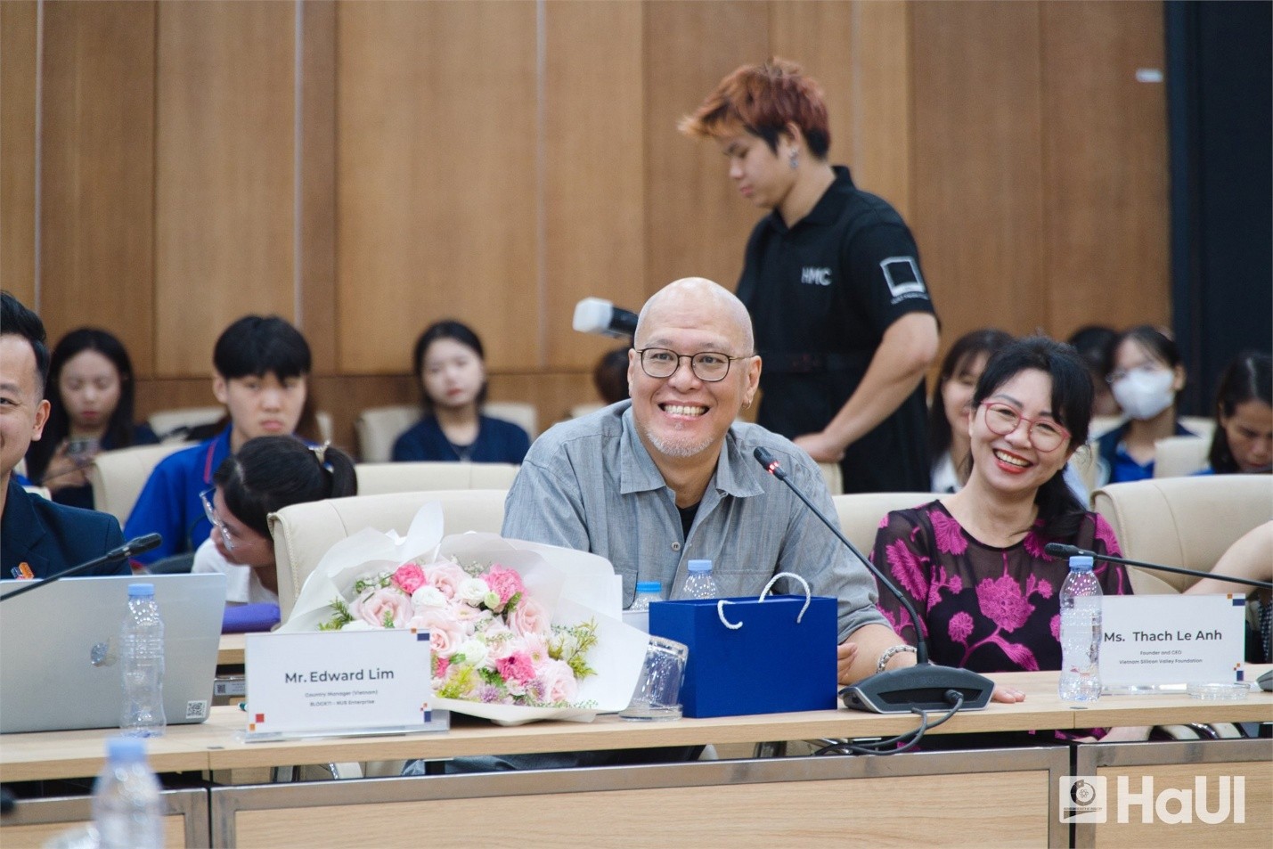 Ông Bobby Liu - nhà đồng sáng lập Qrospay và bà Thạch Lê Anh - nhà sáng lập và CEO Vietnam Silicon Valley Foundation.