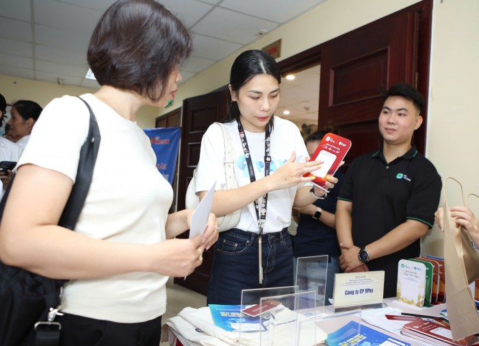 Từ chợ truyền thống đến thanh toán số: Hộ kinh doanh tìm cách thích nghi