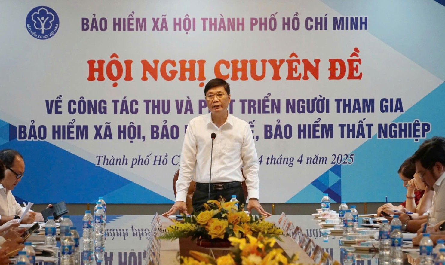 Phó Giám đốc BHXH TP. Hồ Chí Minh Nguyễn Quốc Thanh tại một cuộc họp về chính sách BHYT. Ảnh: Phạm Thọ