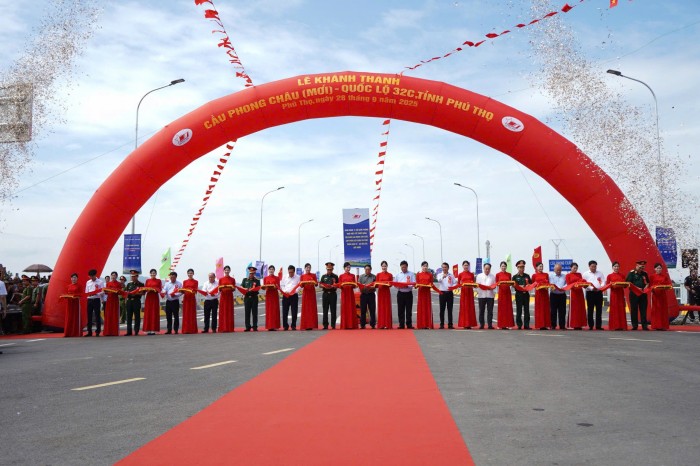 Khánh thành đưa vào khai thác cầu Phong Châu mới