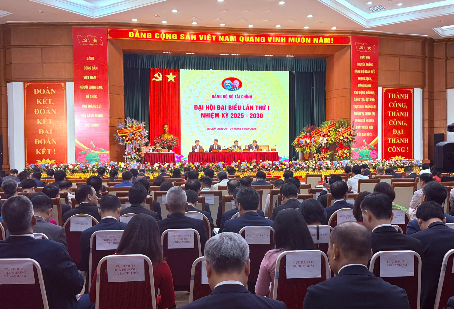 Kết luận số 191-KL/TW yêu cầu tiếp tục tăng cường lãnh đạo, chỉ đạo công tác tổ chức đại hội đảng bộ các cấp tiến tới Đại hội XIV của Đảng.