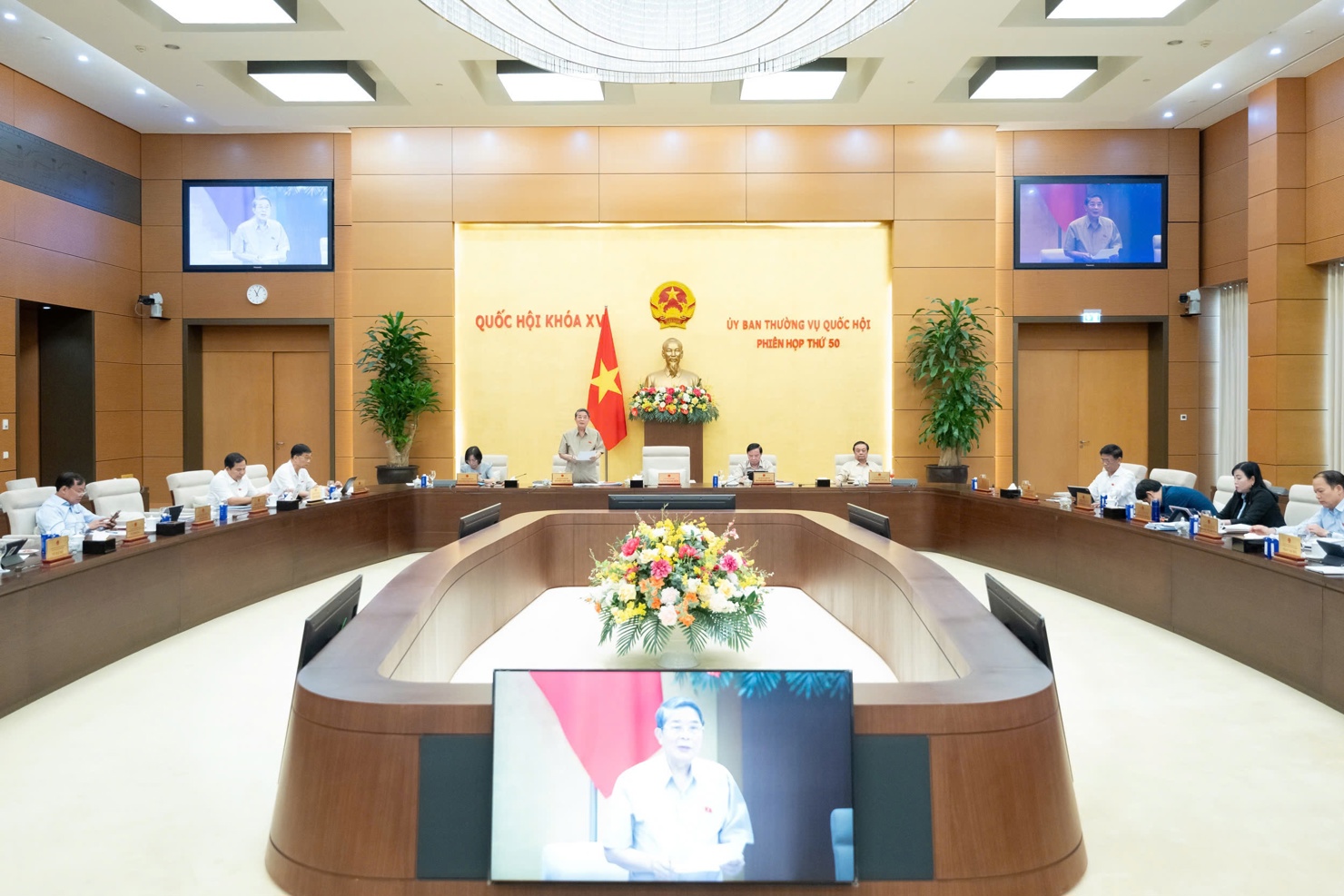 Quang cảnh phiên họp.