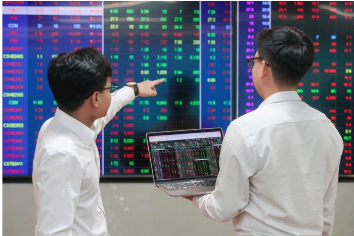 Áp lực vốn hóa lớn, VN-Index kiểm định lại đỉnh cũ