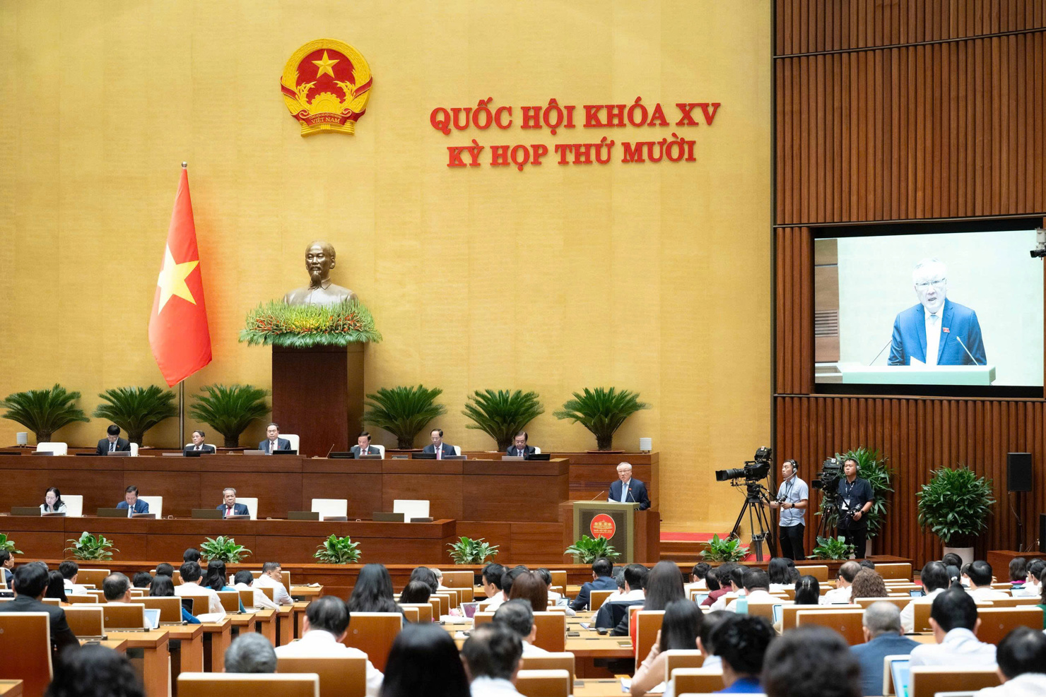 Quang cảnh phiên họp.