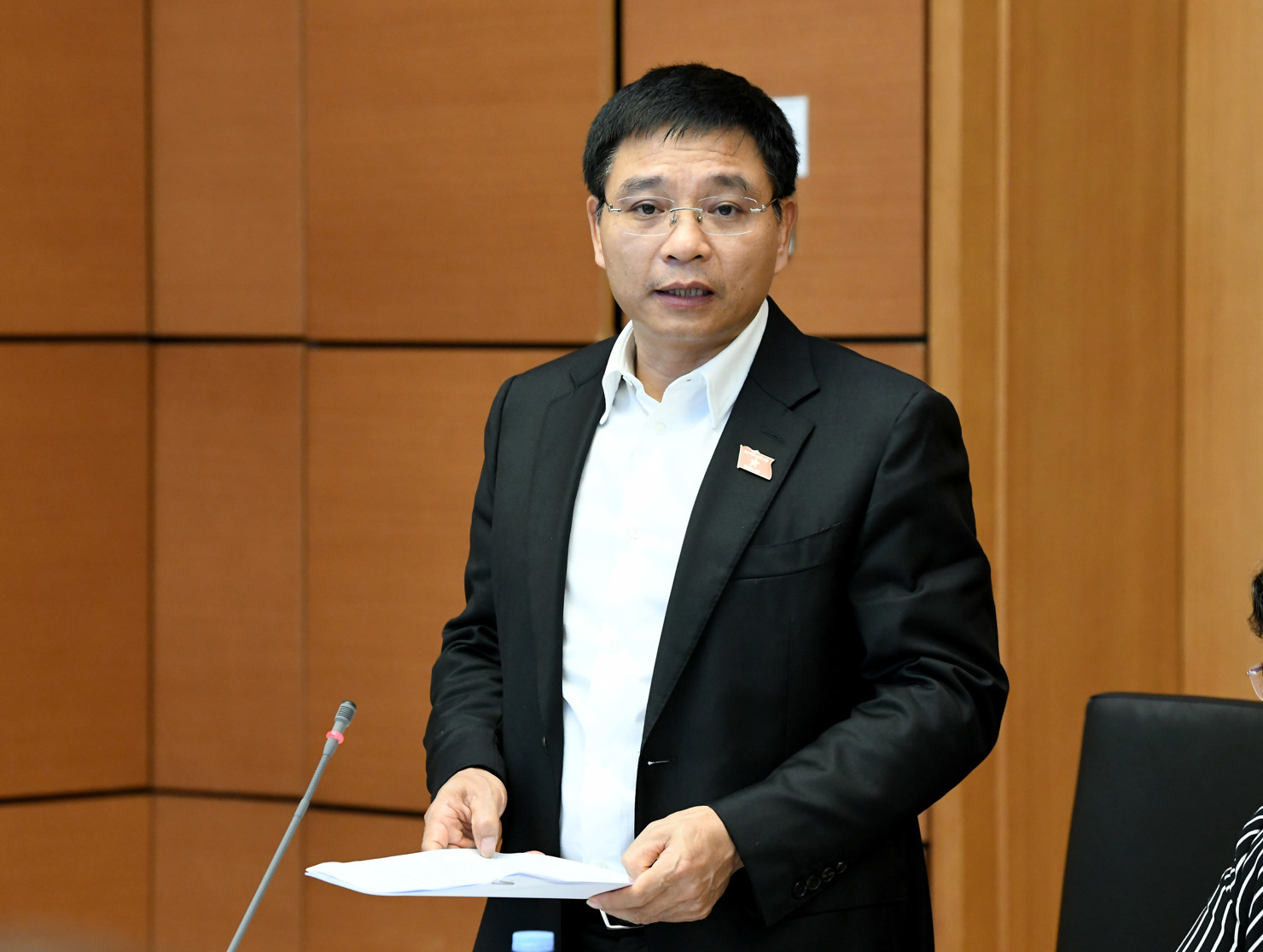 Bộ trưởng Bộ Tài chính Nguyễn Văn Thắng phát biểu tại phiên thảo luận Tổ 11.