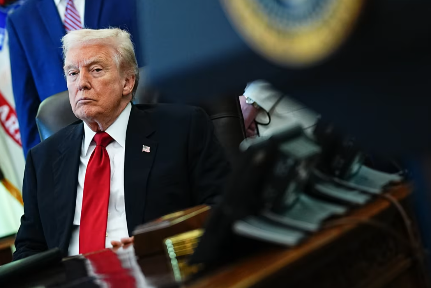 Các nhà kinh tế cho rằng, thuế quan khó có thể tạo ra đủ doanh thu để chi trả cho các khoản cổ tức mà Tổng thống Donald Trump đã hứa. Ảnh: Bloomberg.  