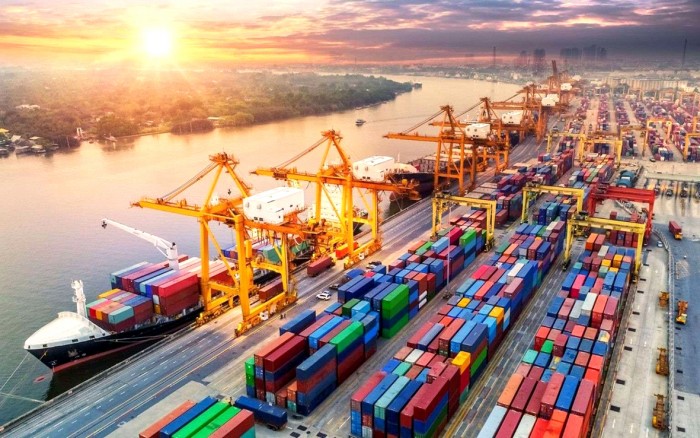 EMAGAZINE: Hàng xuất khẩu Việt trước “bão” phòng vệ thương mại