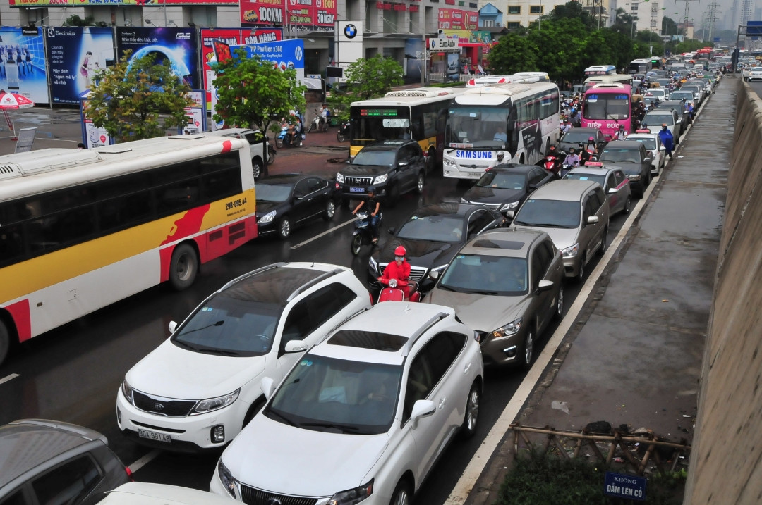 Bên cạnh kiểm soát khí thải, dự thảo khuyến khích chuyển đổi sang phương tiện xanh như xe điện, xe hybrid và các công nghệ thân thiện môi trường.