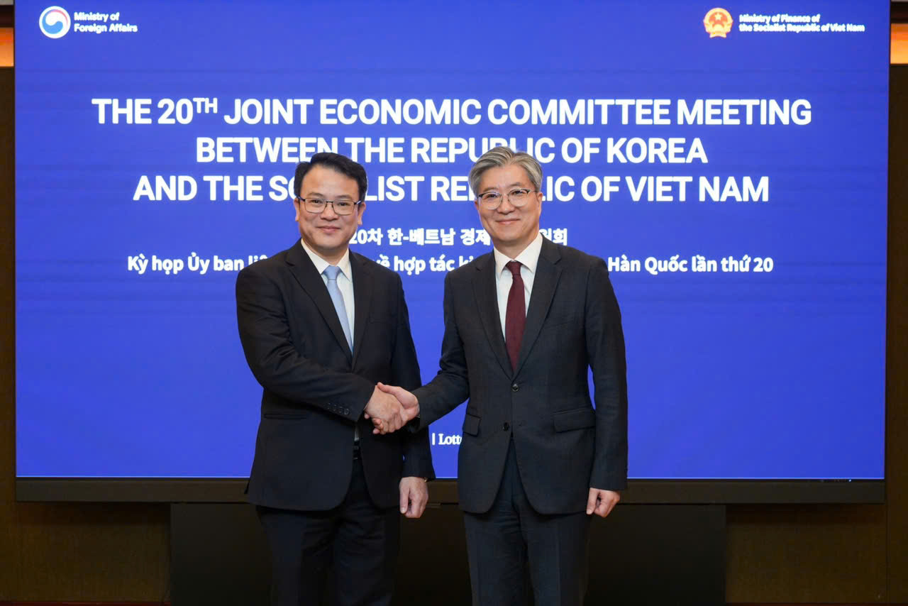 Thứ trưởng Bộ Tài chính Việt Nam Trần Quốc Phương và ông Kim Hee Sang - Thứ trưởng Bộ Ngoại giao Hàn Quốc khẳng định quan hệ hợp tác chặt chẽ giữa 2 bên.