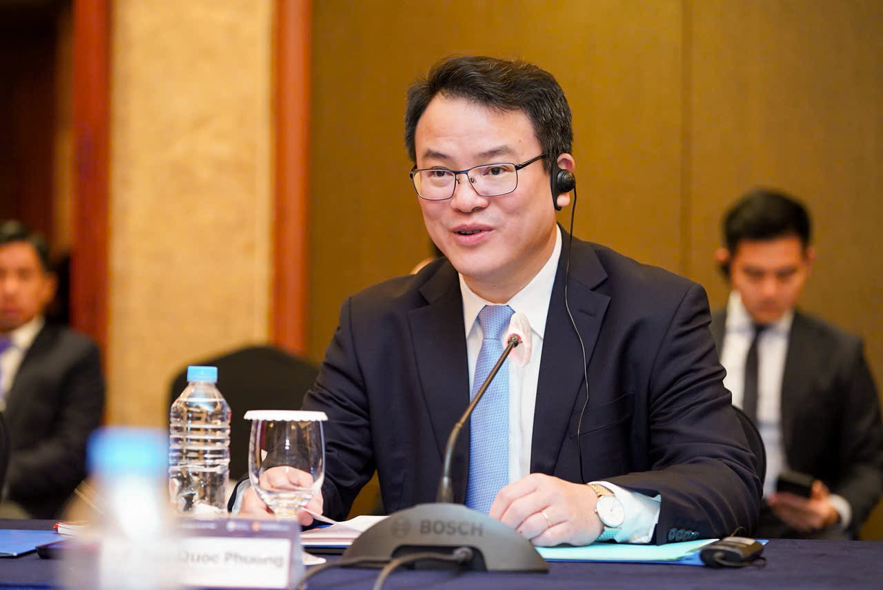 Thứ trưởng Trần Quốc Phương chia sẻ với các đối tác Hàn Quốc về tình hình kinh tế Việt Nam với các dấu ấn phát triển nổi bật.