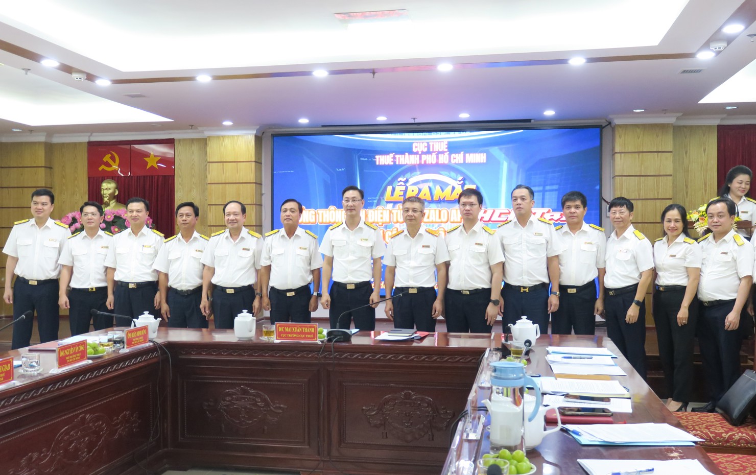  Cục trưởng Cục Thuế Mai Xuân Thành cùng Ban lãnh đạo Thuế TP. Hồ Chí Minh tại Lễ ra mắt Cổng thông tin điện tử và Zalo mini app HCMTax. Ảnh: Đức Mỹ