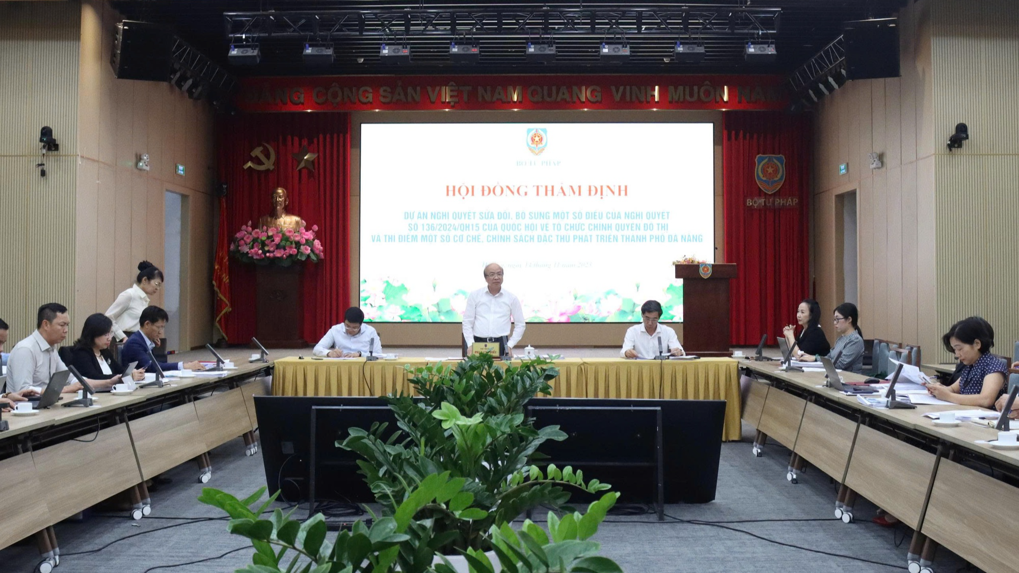 Hoàn thiện cơ chế, chính sách đặc thù để phát triển TP. Đà Nẵng