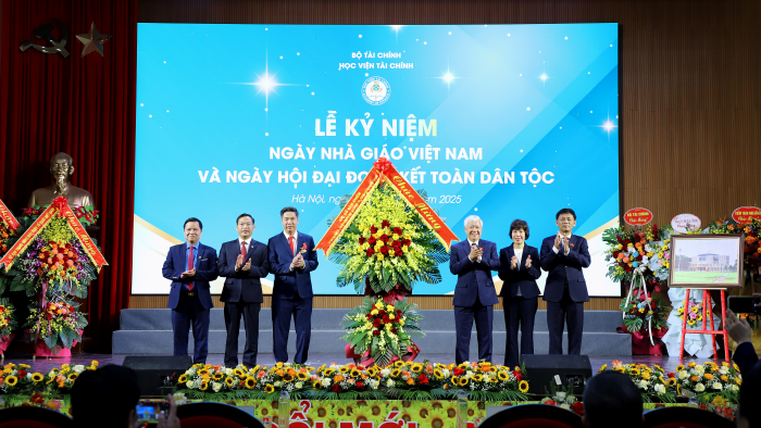 Chùm ảnh: Lãnh đạo Quốc hội và Bộ Tài chính dự Lễ Kỷ niệm Ngày Nhà giáo Việt Nam tại Học viện Tài chính