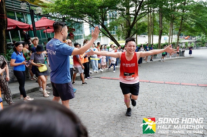 Giải chạy HHM 2025: Hành trình gắn kết cộng đồng quốc tế giữa lòng Ciputra - Ảnh 7