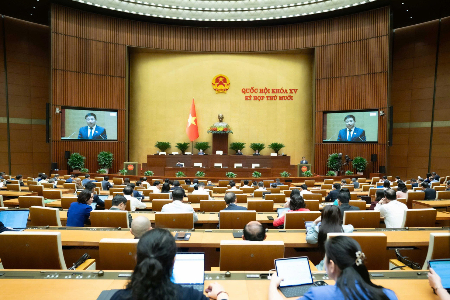 Quang cảnh phiên họp.