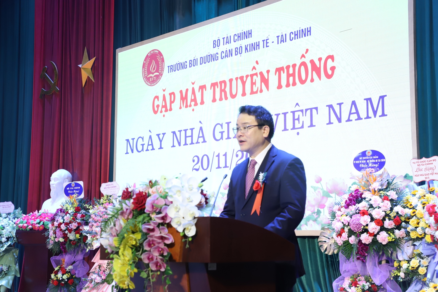 Thứ trưởng Bộ Tài chính Trần Quốc Phương phát biểu tại buổi Gặp mặt kỷ niệm ngày 20/11 tại Trường Bồi dưỡng cán bộ Kinh tế - Tài chính