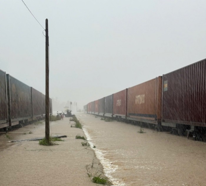 Dừng chạy 10 chuyến tàu Bắc - Nam do mưa lũ tại miền Trung