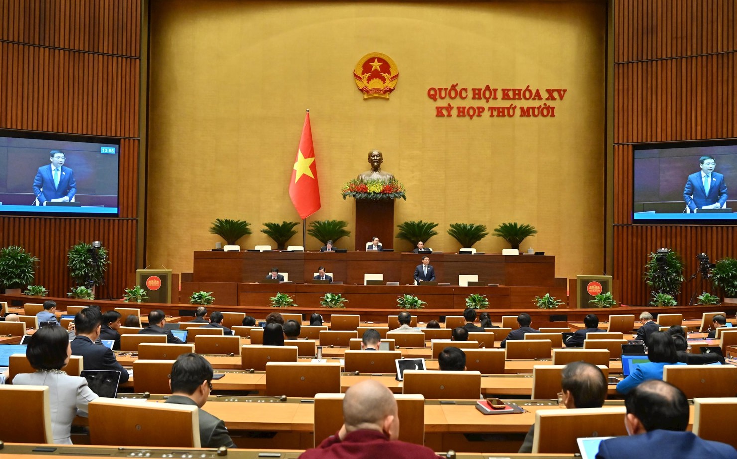 Quang cảnh phiên họp.