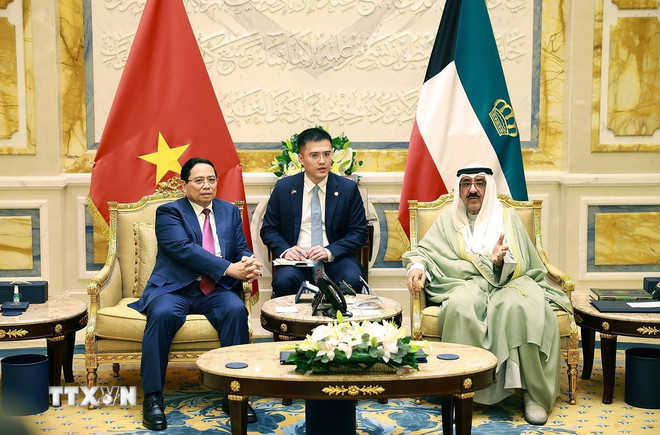 Thủ tướng Phạm Minh Chính hội kiến Quốc vương Kuwait Sheikh Meshal Al-Ahmad Al-Jaber Al-Sabah. (Ảnh: Dương Giang/TTXVN).  