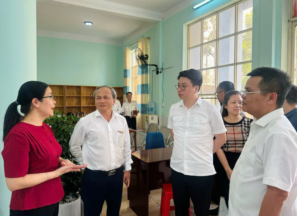 Giám đốc KBNN Trần Quân làm việc với Trung tâm Hành chính phường Trấn Biên, Đồng Nai