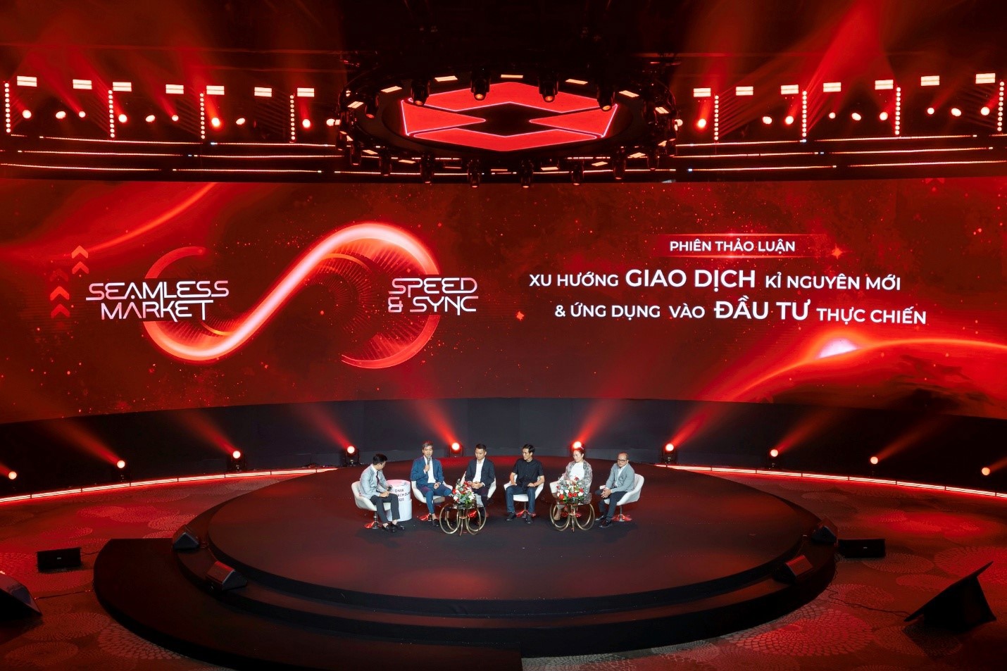 Các diễn giả tại phiên thảo luận DNSE Future Tech Summit