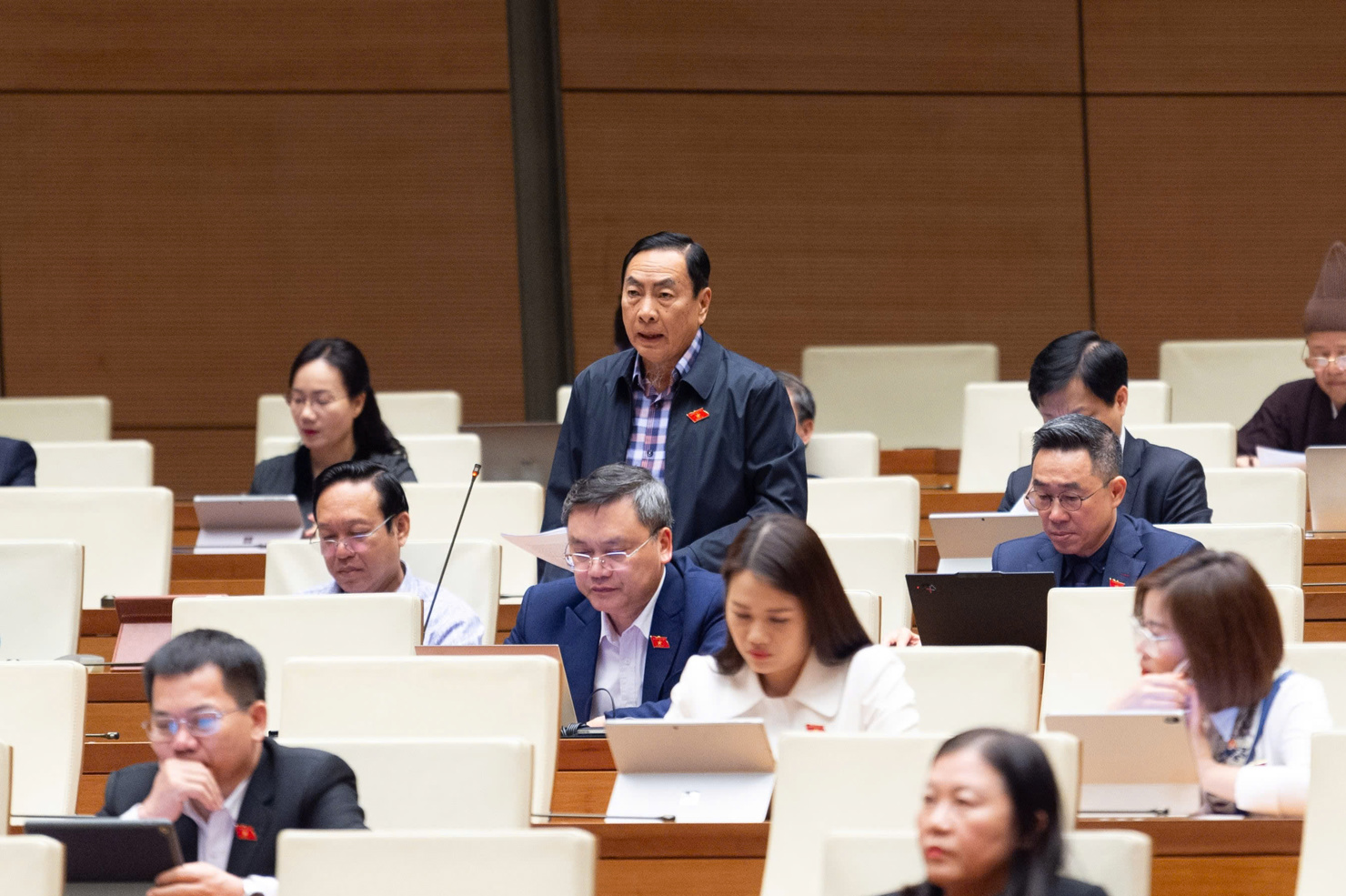 Đại biểu Phạm Văn Hòa (tỉnh Đồng Tháp) thảo luận.