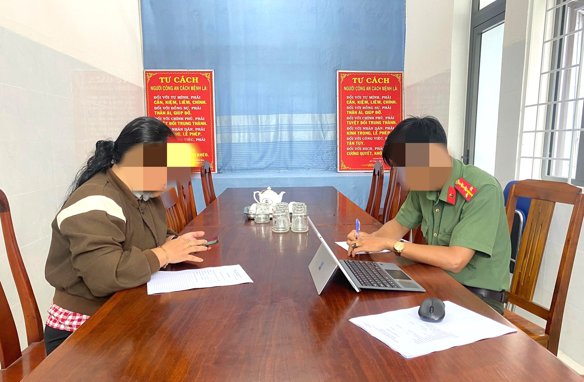 Công an Đắk Lắk làm việc với người phụ nữ phao tin nhiều người chết do mưa lũ