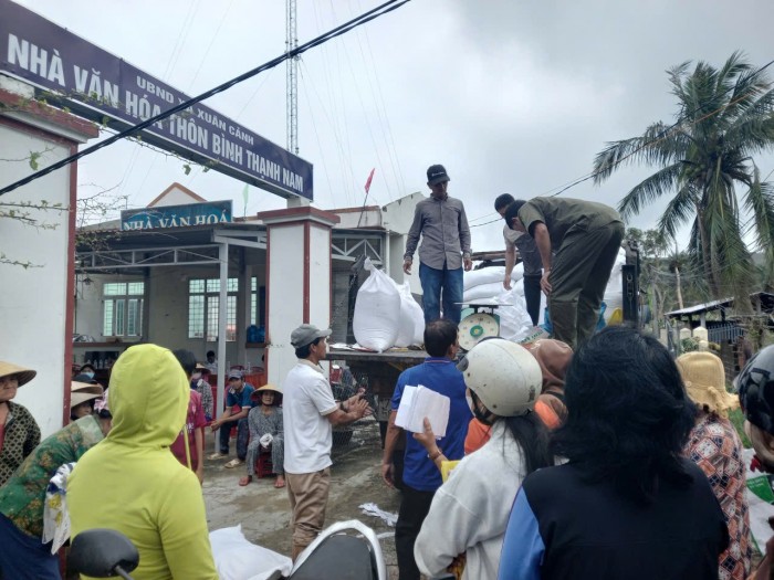 Hỗ trợ khẩn cấp 4.000 tấn gạo dự trữ quốc gia cho 4 tỉnh bị thiệt hại do mưa lũ