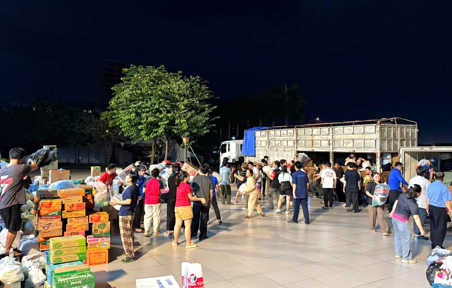 Tấm lòng người dân TP. Hồ Chí Minh đang hướng về miền Trung. Ảnh: PT