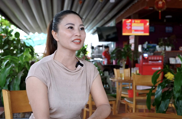 Chị Trần Thị Dung, bà chủ quán cà phê Nhớ.