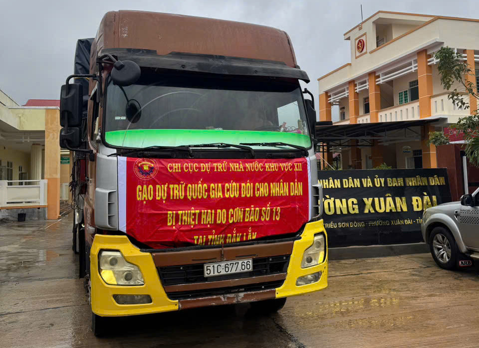 Bộ Tài chính chỉ đạo khẩn trương xuất cấp hàng dự trữ quốc gia để kịp thời hỗ trợ người dân tại các địa phương bị thiệt hại bởi bão lũ.