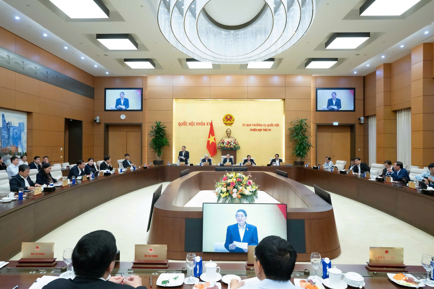 Quang cảnh phiên họp.