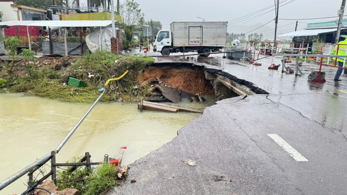 Hỗ trợ các địa phương 12.000 rọ thép khắc phục hậu quả mưa lũ