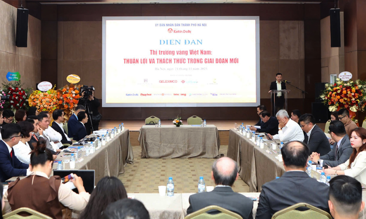 Quang cảnh diễn đàn.