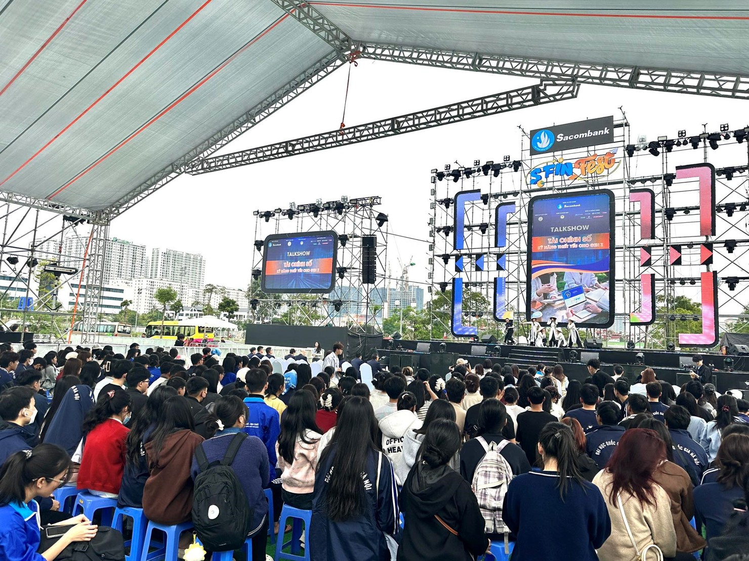 Ngày hội Tài chính số S-FinFest 2025 thu hút sinh viên tham dự