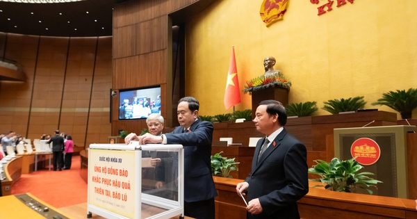 Quốc hội tổ chức quyên góp ủng hộ đồng bào khắc phục hậu quả thiên tai, mưa lũ