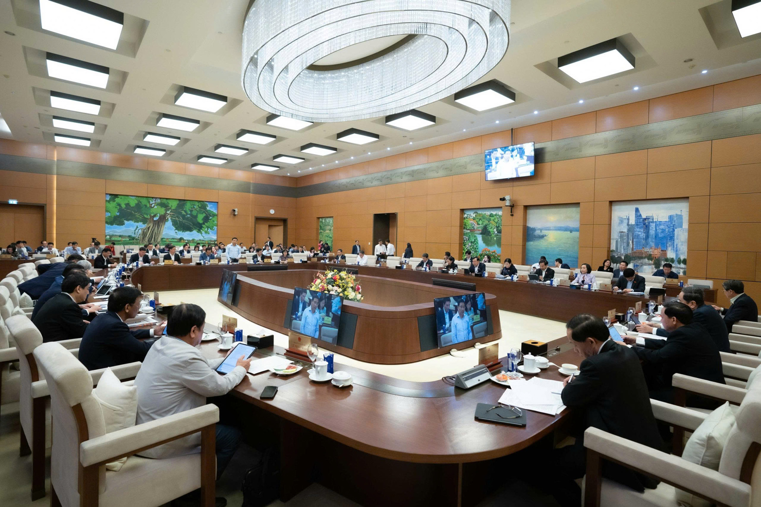 Quang cảnh phiên họp.