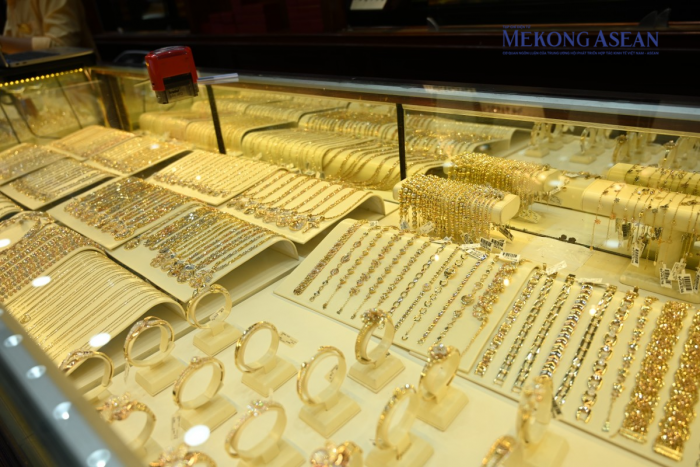 VIDEO: Giá vàng trong nước quay đầu giảm