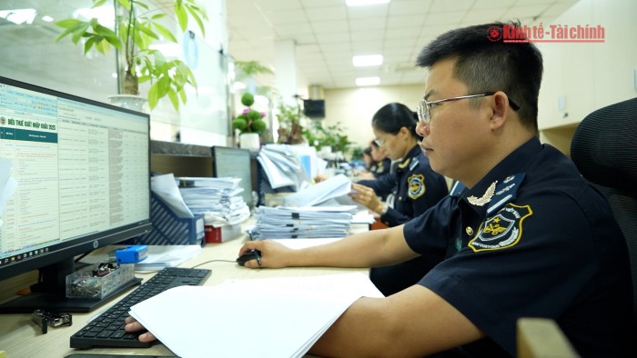 VIDEO: Khung pháp lý còn "thiếu và yếu"- Thách thức lớn trong việc thu thuế GTGT hàng nhập khẩu trị giá thấp